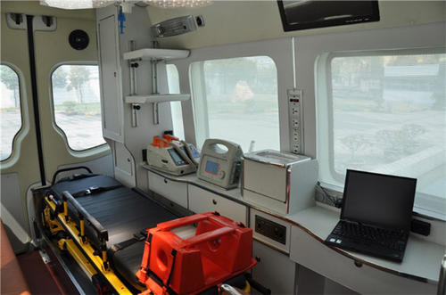 河池救护车内部